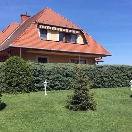 In Mit Eigenem Balkon Apartmán *